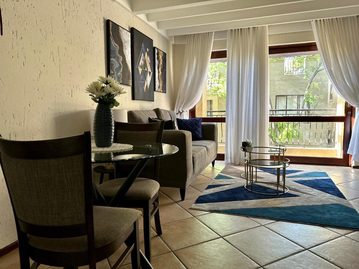 Luxurious Condo In Fourways - A Hotel Experience With A Personal Touch Sandton Eksteriør billede